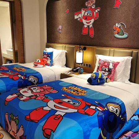 מלון Crowne Plaza Qingdaoorientalmoviemetropolis By Ihg מראה חיצוני תמונה