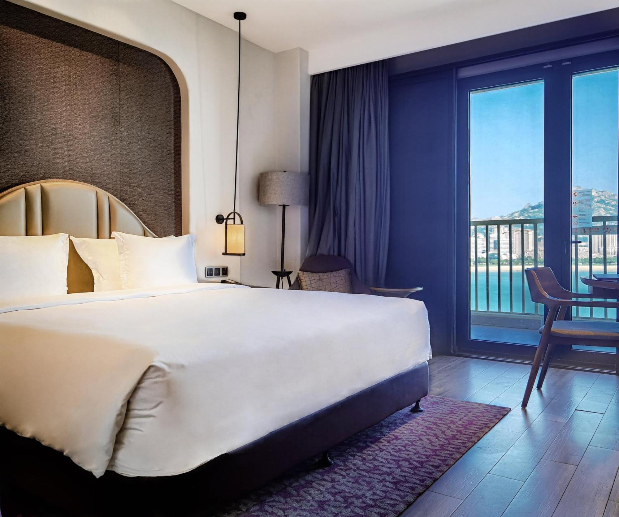 מלון Crowne Plaza Qingdaoorientalmoviemetropolis By Ihg מראה חיצוני תמונה