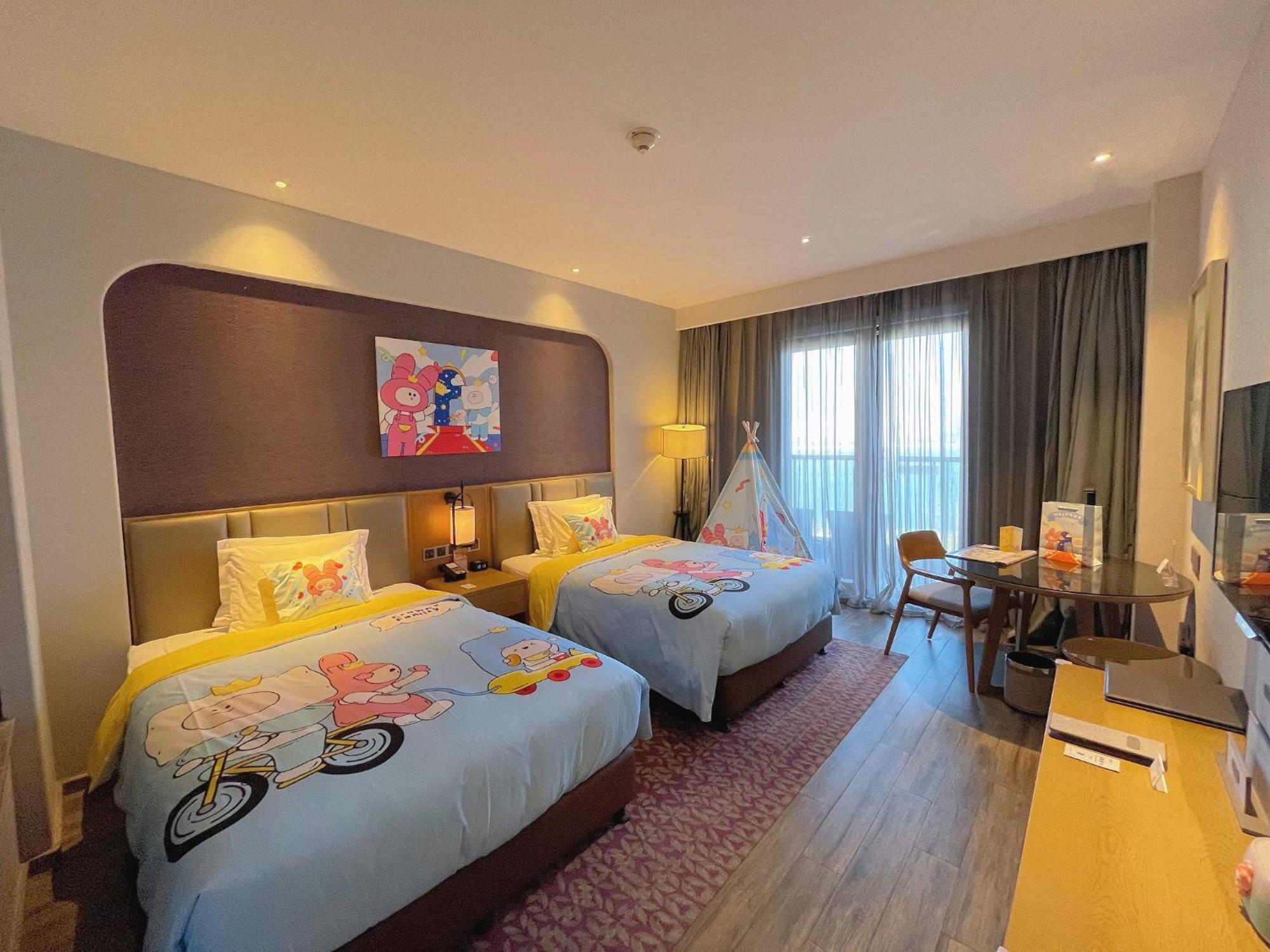מלון Crowne Plaza Qingdaoorientalmoviemetropolis By Ihg מראה חיצוני תמונה
