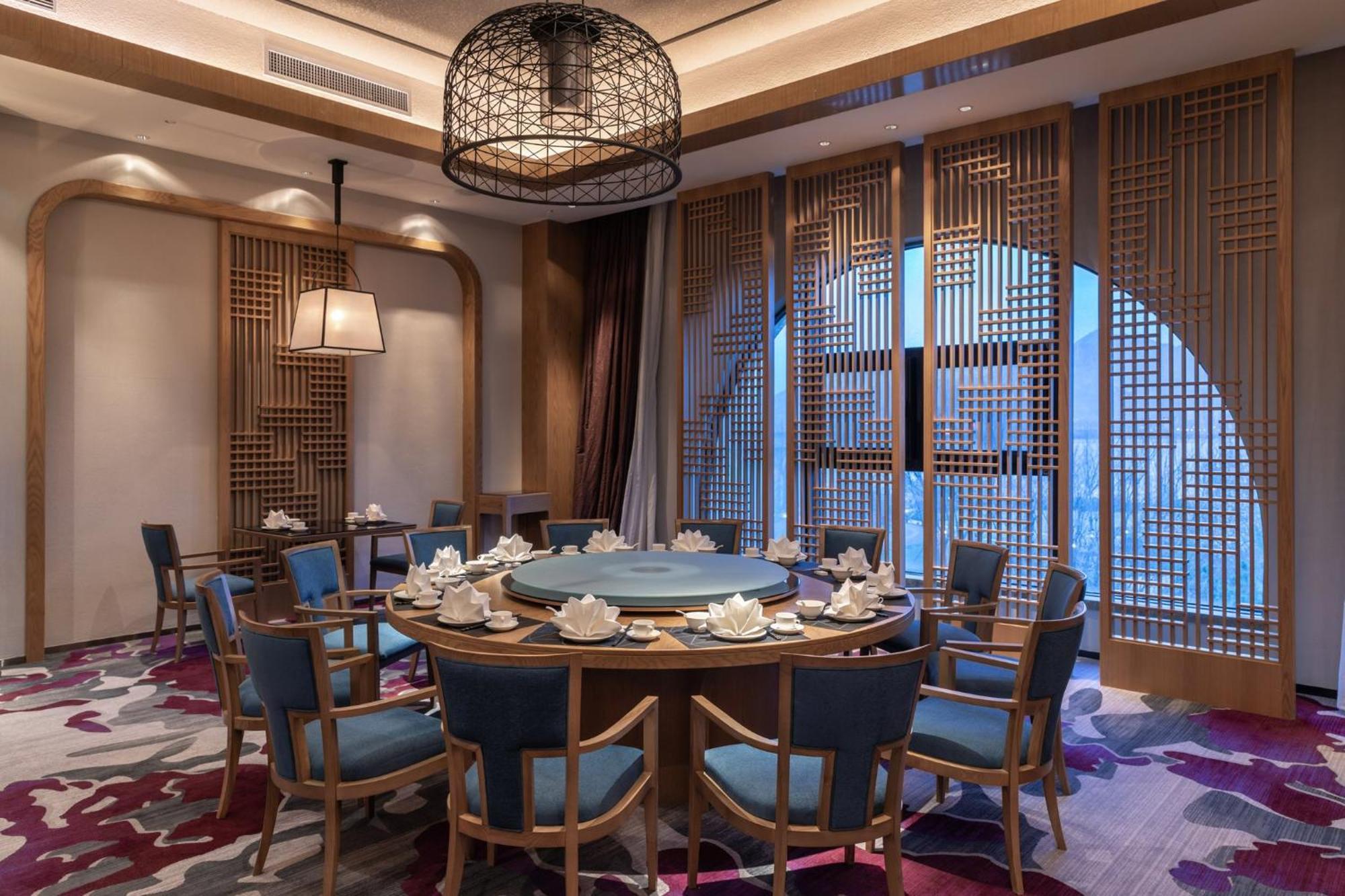 מלון Crowne Plaza Qingdaoorientalmoviemetropolis By Ihg מראה חיצוני תמונה