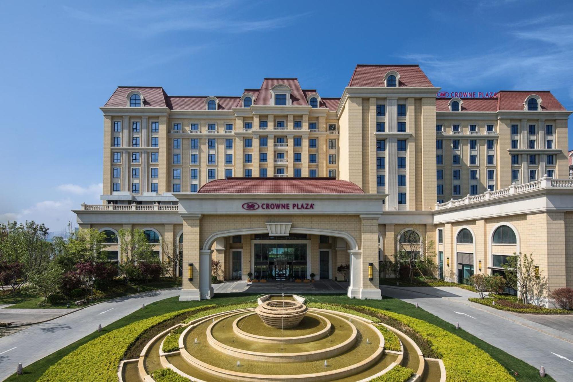 מלון Crowne Plaza Qingdaoorientalmoviemetropolis By Ihg מראה חיצוני תמונה
