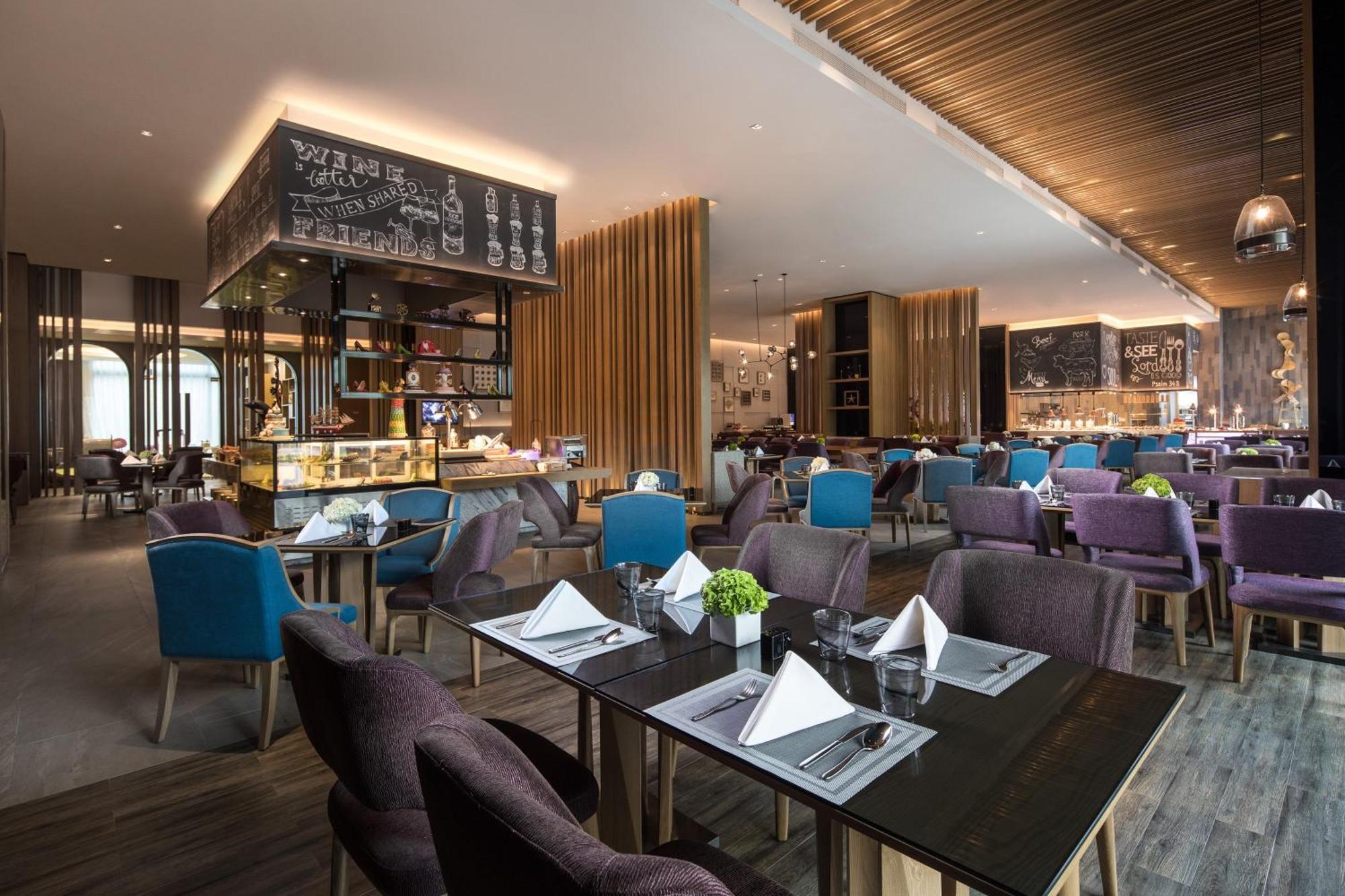 מלון Crowne Plaza Qingdaoorientalmoviemetropolis By Ihg מראה חיצוני תמונה