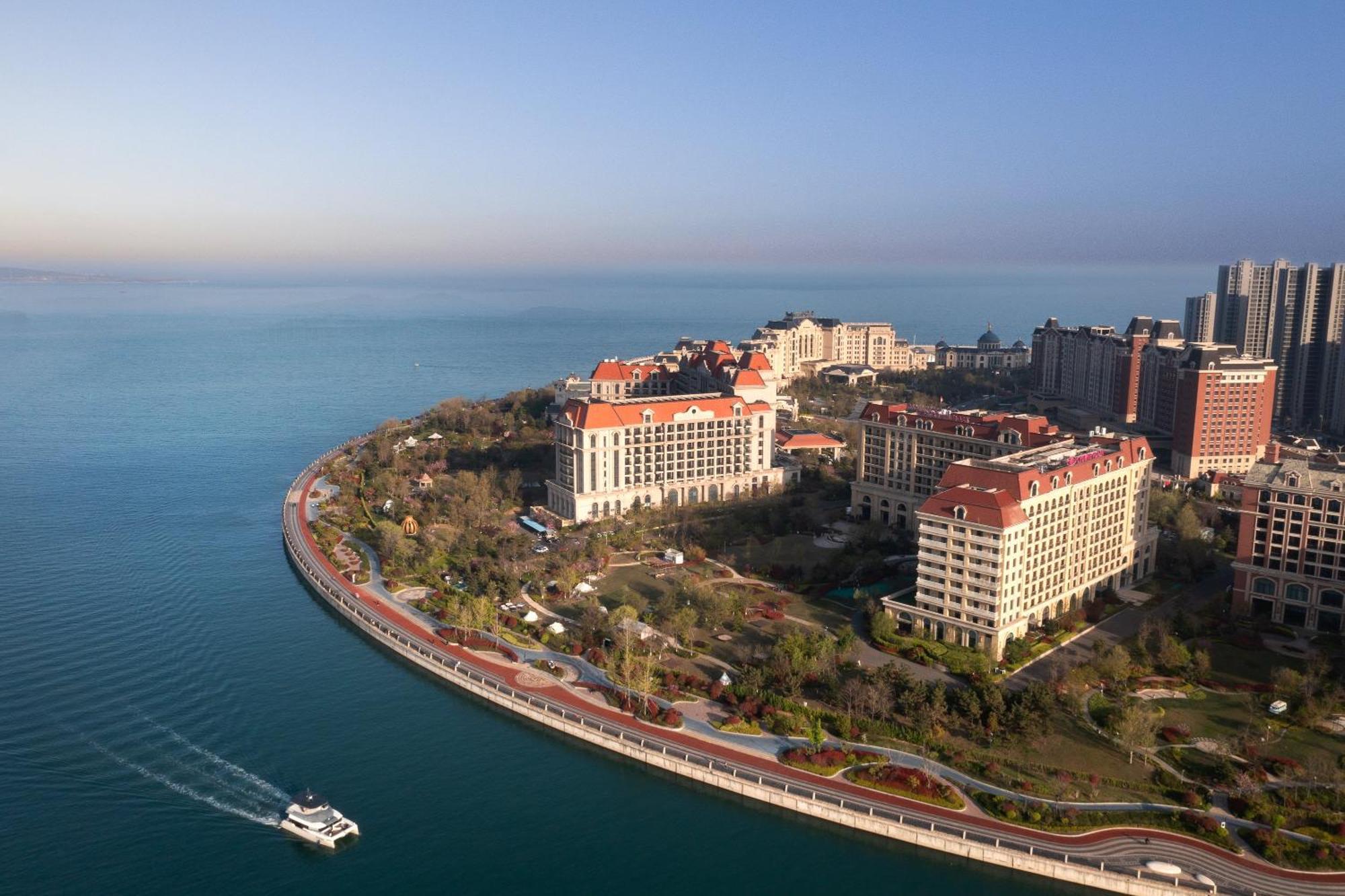 מלון Crowne Plaza Qingdaoorientalmoviemetropolis By Ihg מראה חיצוני תמונה