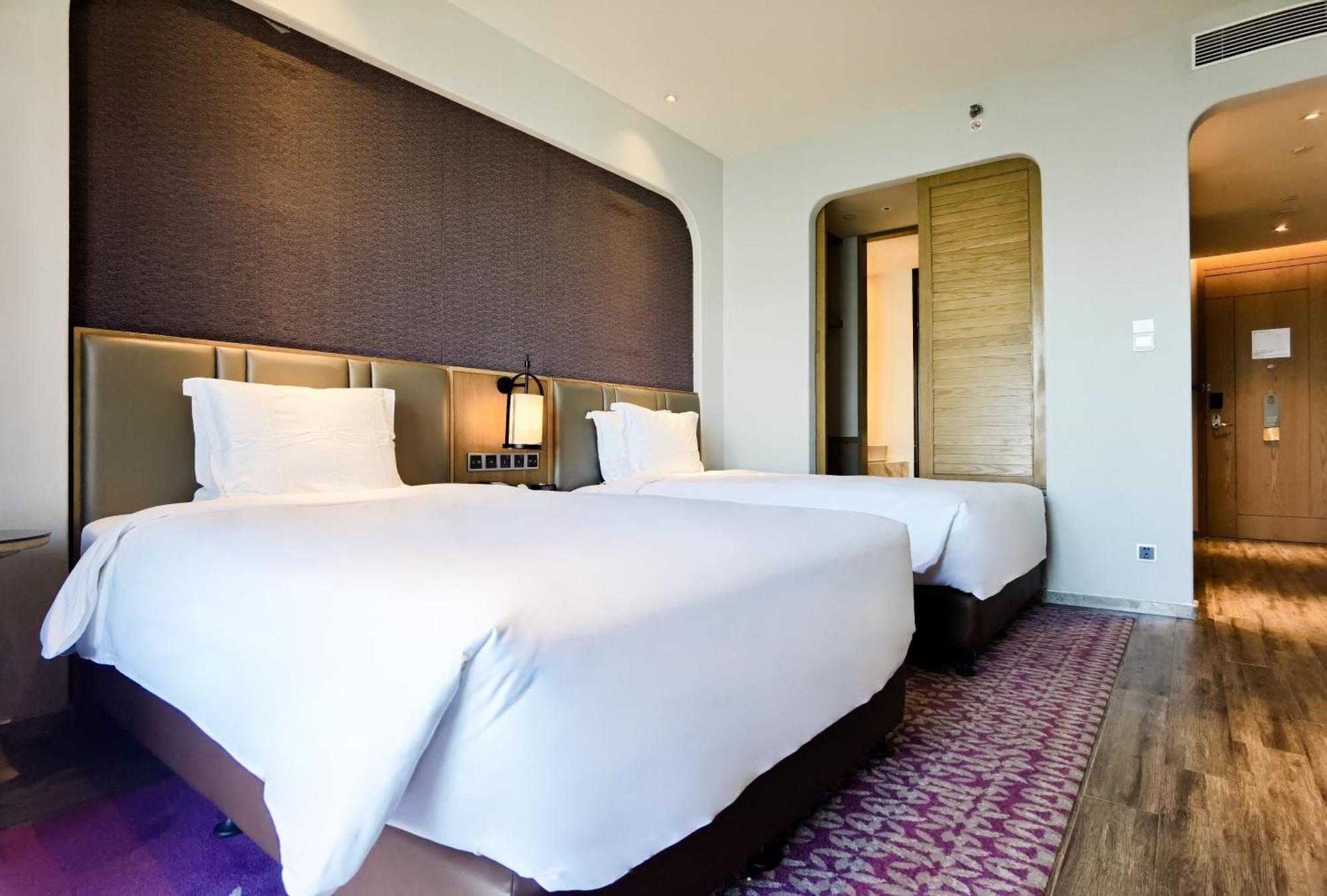 מלון Crowne Plaza Qingdaoorientalmoviemetropolis By Ihg מראה חיצוני תמונה